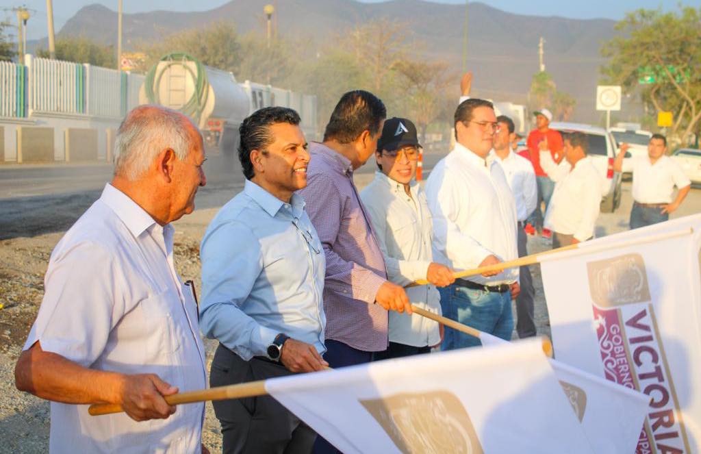 Refuerza gobierno de Victoria flotilla de pipas para abasto de agua