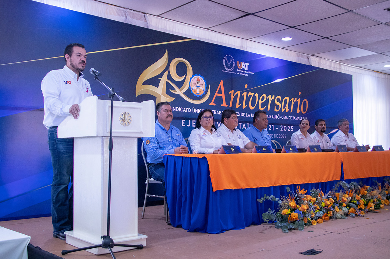 Preside rector festejo por el 49 Aniversario del SUTUAT