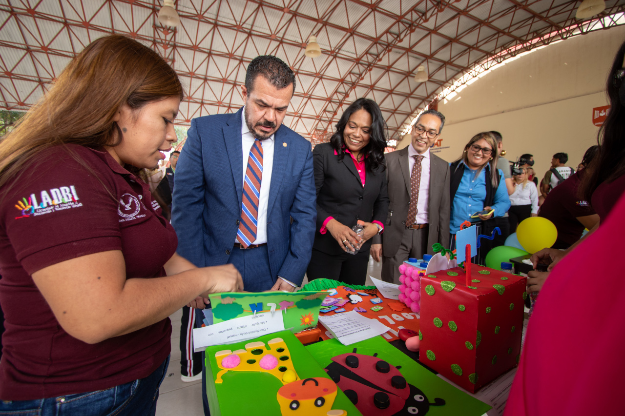 La Dra. Fernanda González rinde protesta como directora de la UAMCEH