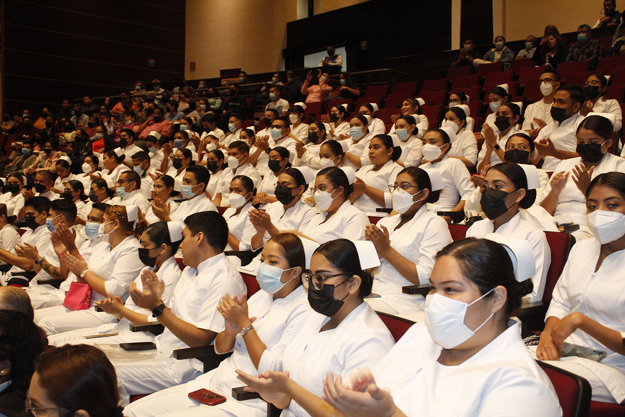 Gradúa la UAT a egresados de la Facultad de Enfermería Tampico