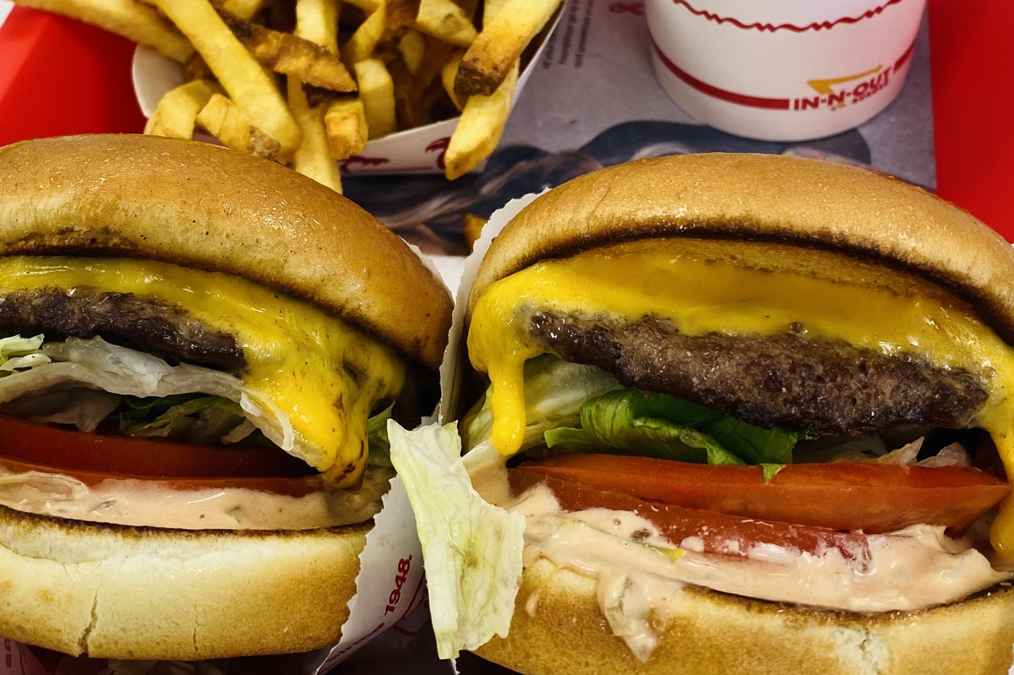 In-N-Out llega a México para prueba de concepto en Vive Cafeto