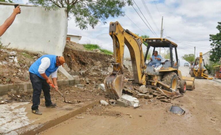 Supervisa alcalde zona afectada por lluvias y desazolve de drenes