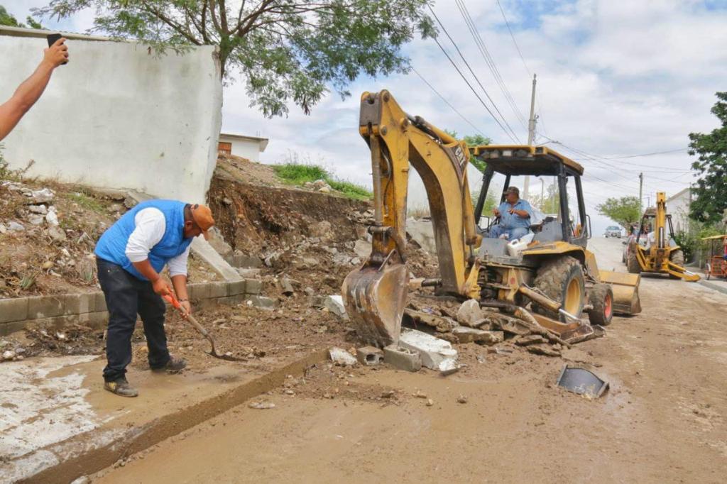 Supervisa alcalde zona afectada por lluvias y desazolve de drenes