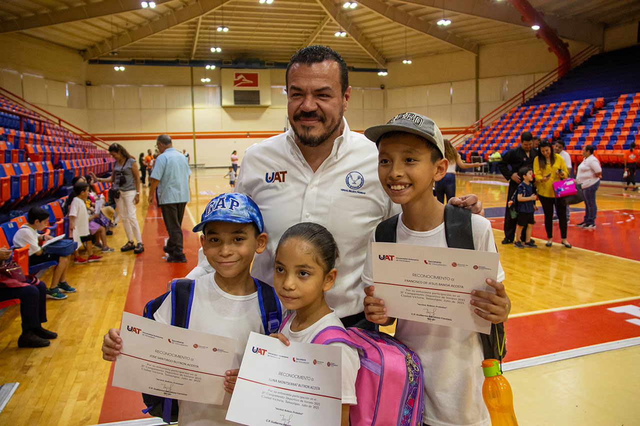 Rector de la UAT clausura el 21.er Campamento de Verano 2023