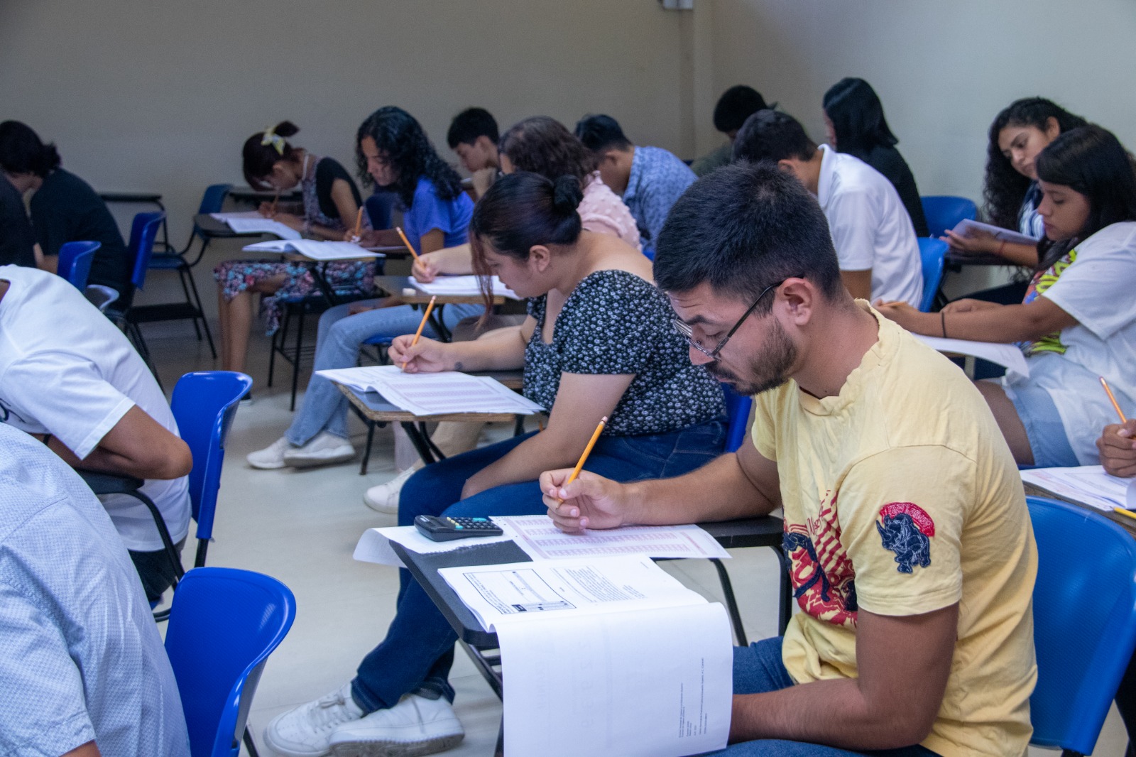 Aspirantes a ingresar a la UAT presentan examen Ceneval