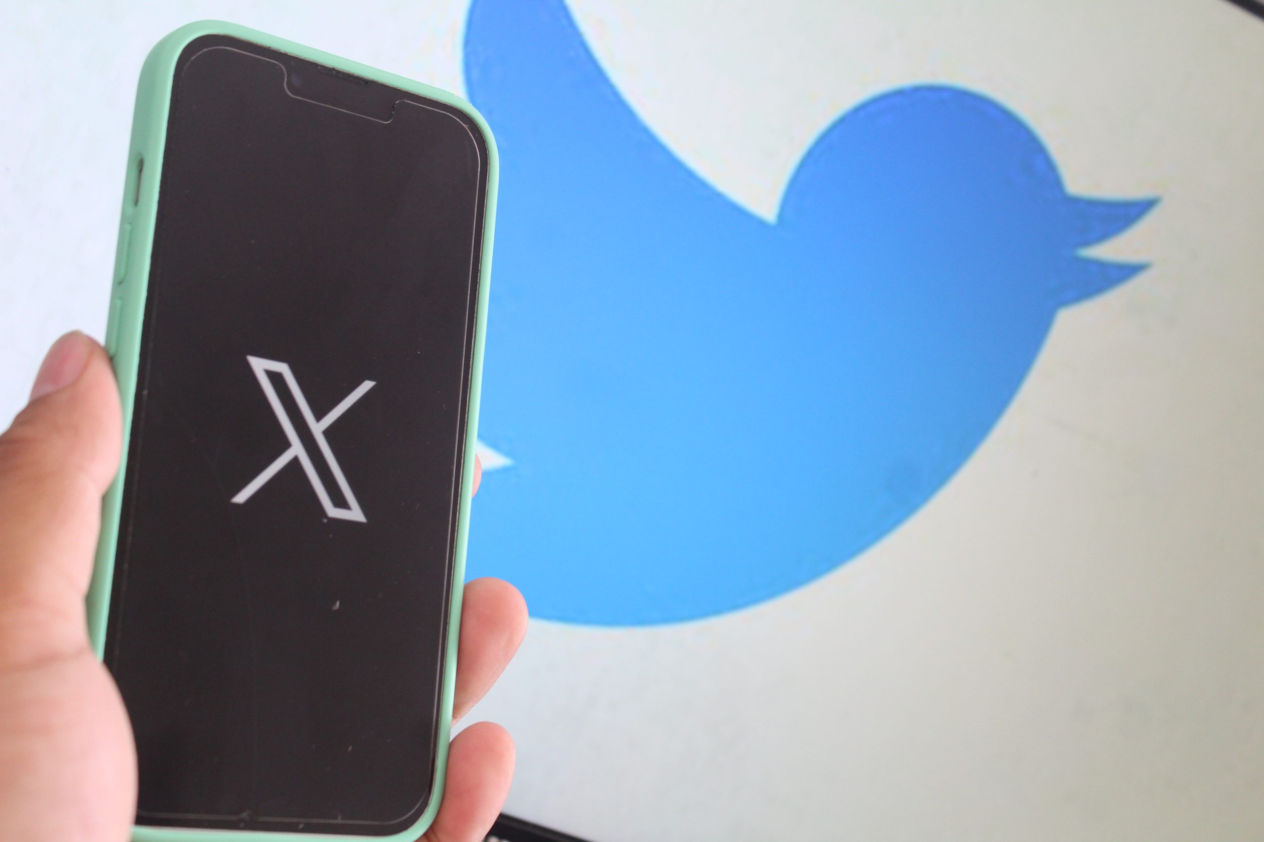 ¡Hola X Corp! Twitter se despide del pajarito azul, su logotipo por más de una década