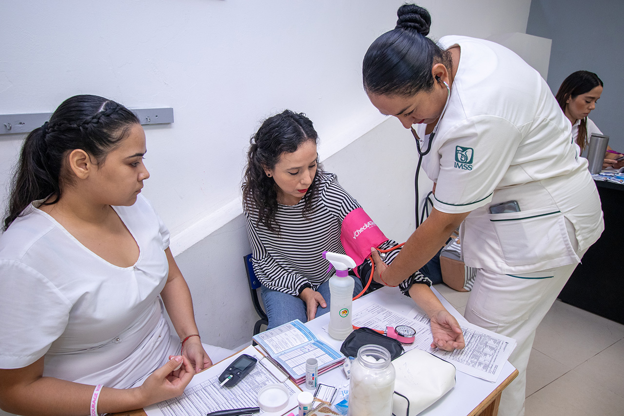 La UAT y el IMSS suman esfuerzos en la lucha contra el cáncer de mama y cervicouterino