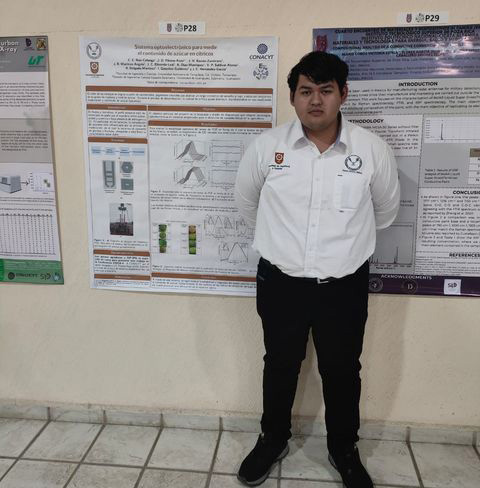 Estudiante de la UAT destaca en encuentro sobre optoelectrónica