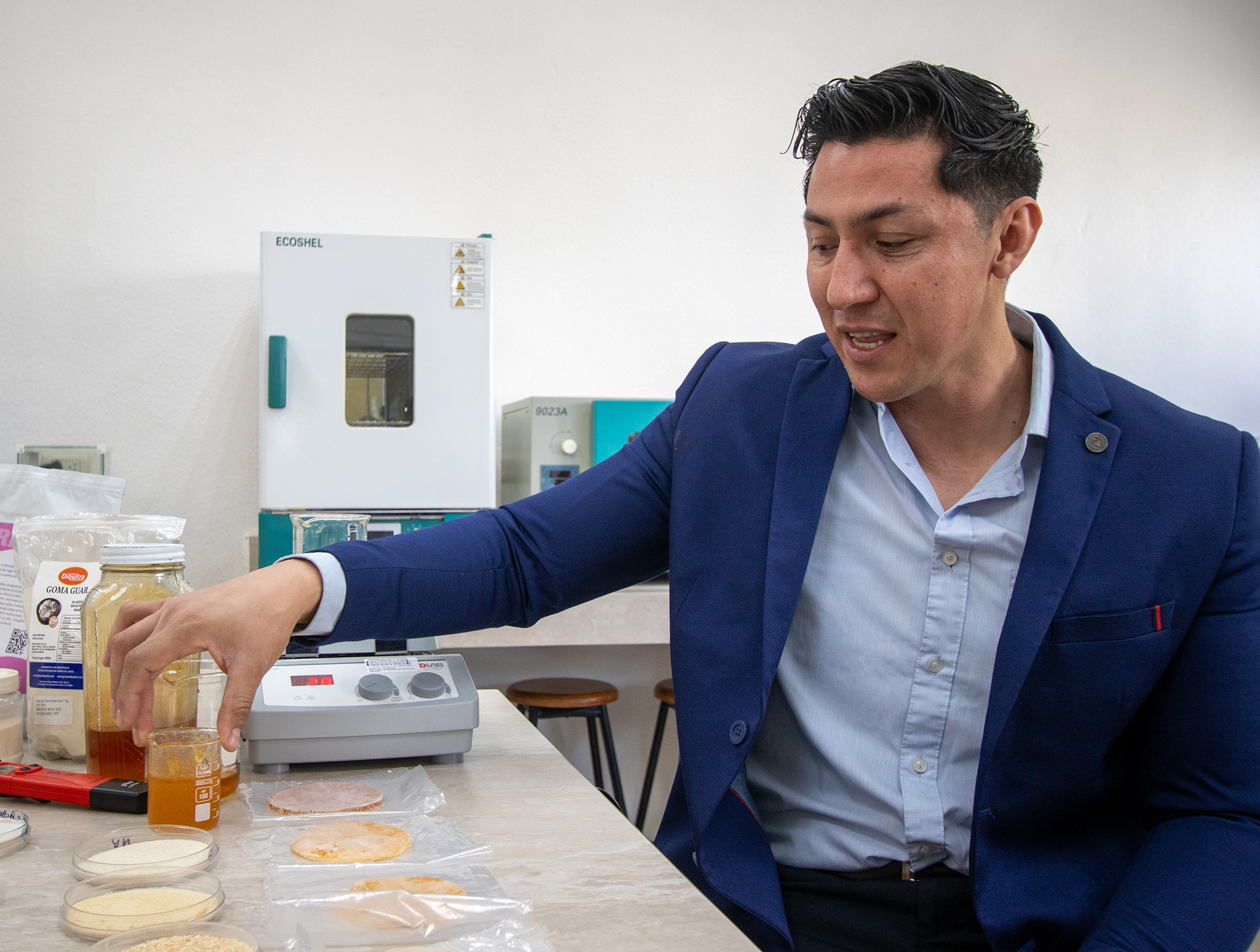 Elaboran en la UAT innovadores productos derivados de la miel de abeja