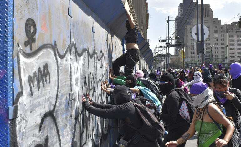 Bloque negro en las manifestaciones feministas: qué es y su importancia