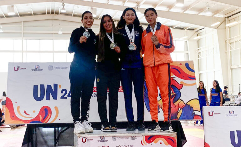 Laura Zamora da bronce en Karate para la UAT