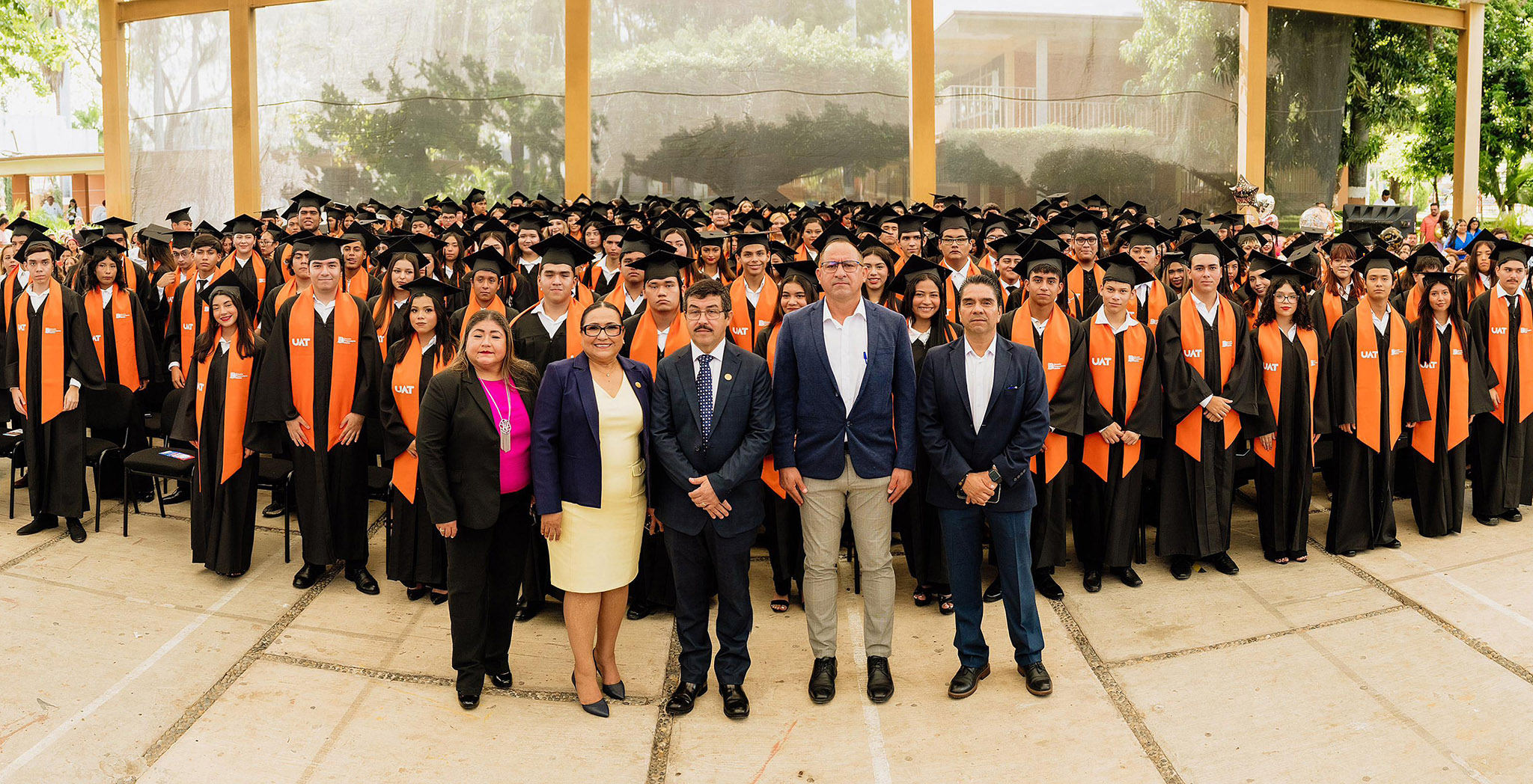 Egresan 310 estudiantes del bachillerato de la UAT en Ciudad Mante