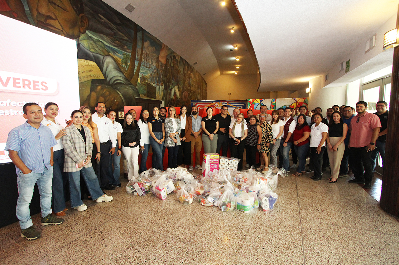 Realiza la UAT colecta de víveres para damnificados por lluvias