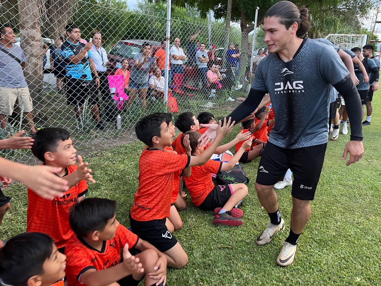 Convive Club Correcaminos con niños futbolistas de Ciudad Victoria