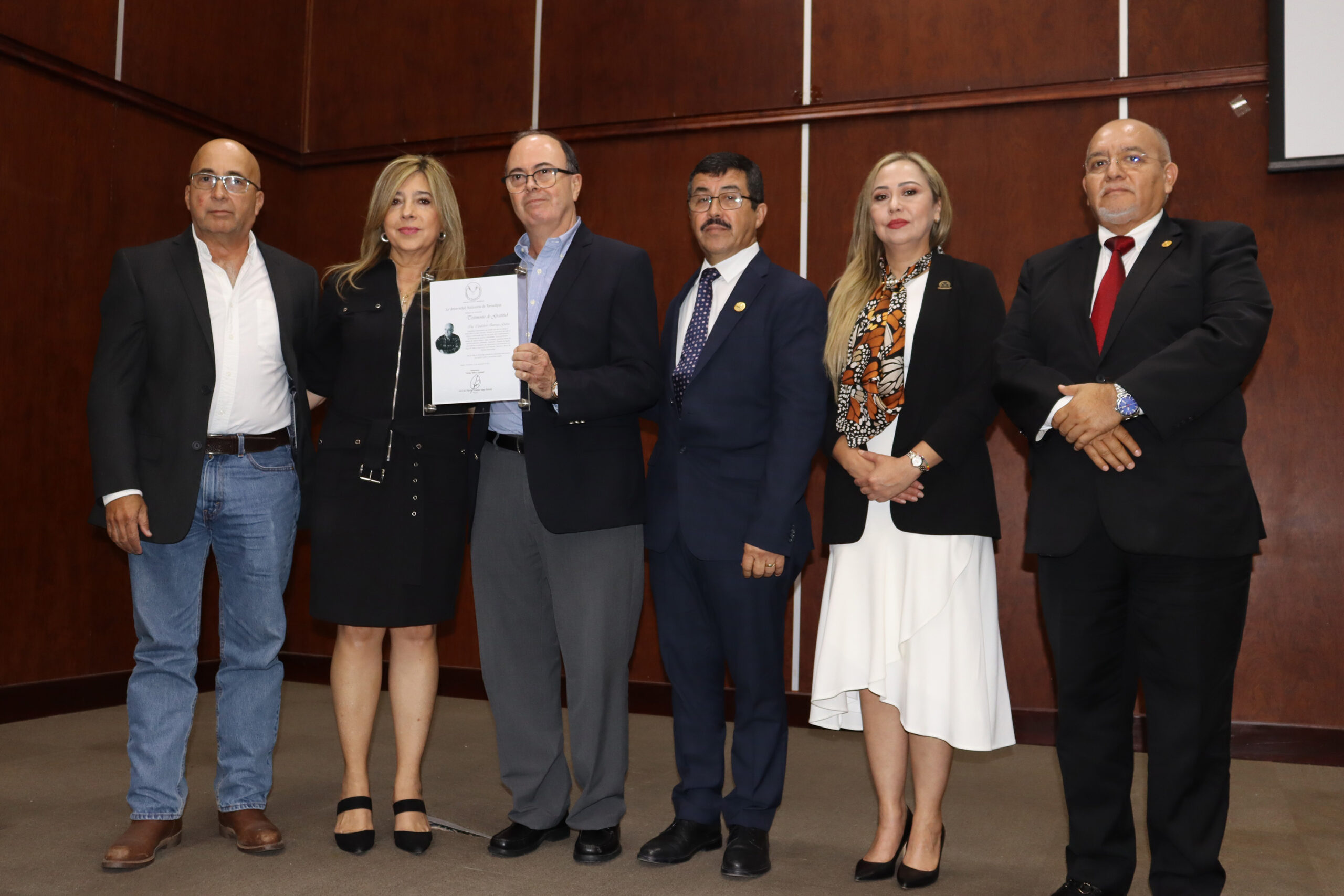 Rinden homenaje póstumo al Ing. Candelario Quiroga, exrector de la UAT