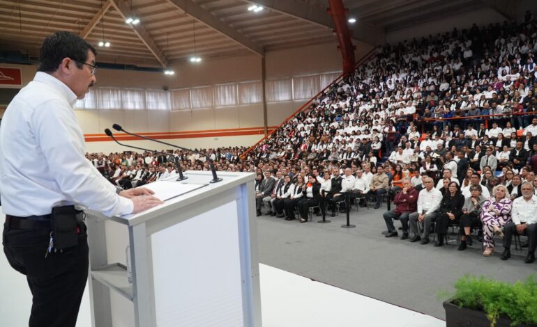 Gobernador y rector hacen entrega histórica de equipos de cómputo a estudiantes y docentes de la UAT