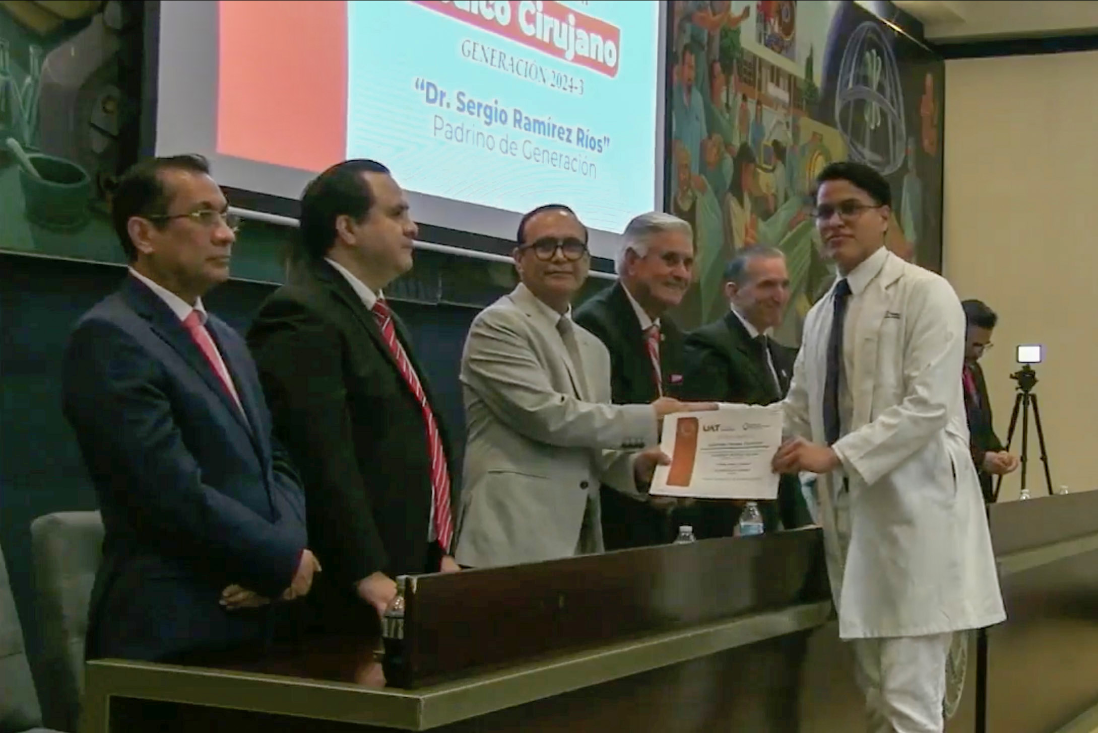 Entrega la UAT nueva generación de egresados de la Facultad de Medicina Tampico