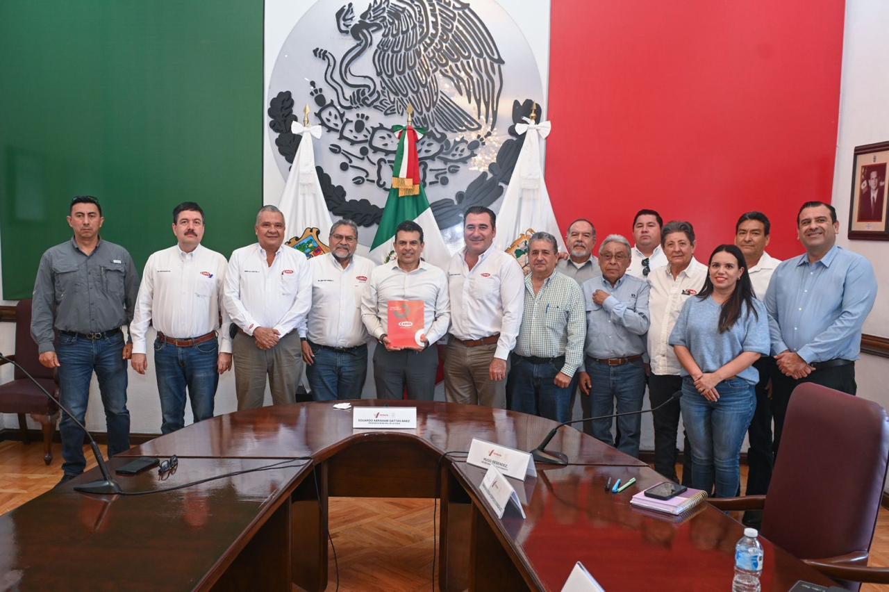Acuerdan Municipio y CMIC seguir trabajando por Victoria