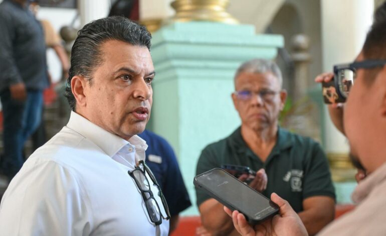 Agradece alcalde al gobernador, por inicio de instalación de semáforos inteligentes.