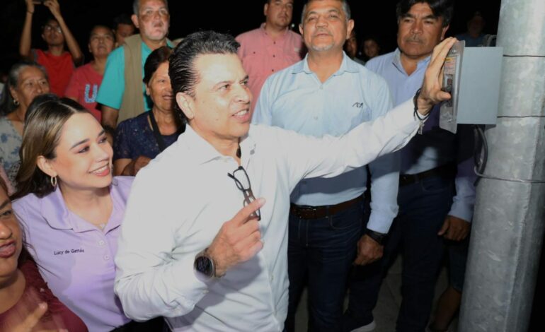 Reinstala Municipio alumbrado y regresa seguridad en Pajaritos.