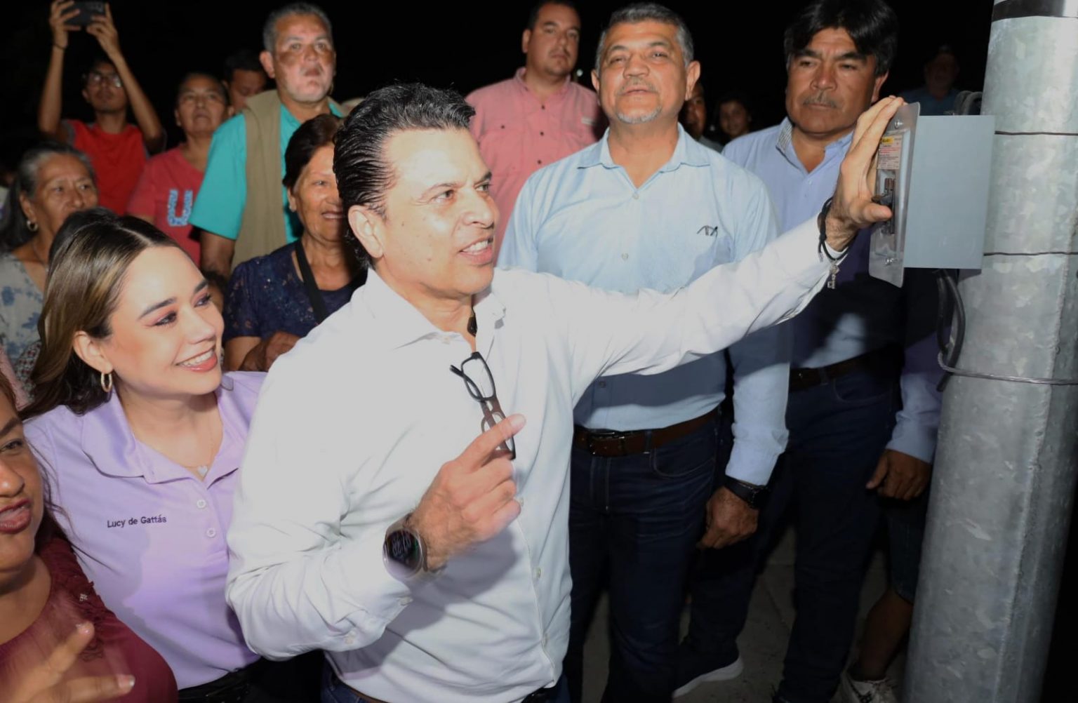 Reinstala Municipio alumbrado y regresa seguridad en Pajaritos.
