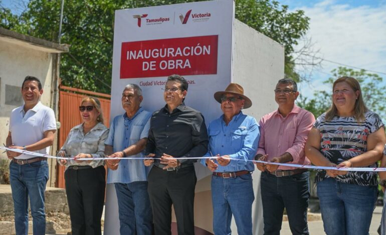 Inaugura Alcalde, calle de concreto hidráulico en colonia Tamatán
