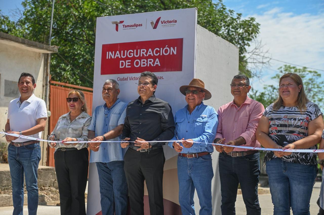 Inaugura Alcalde, calle de concreto hidráulico en colonia Tamatán