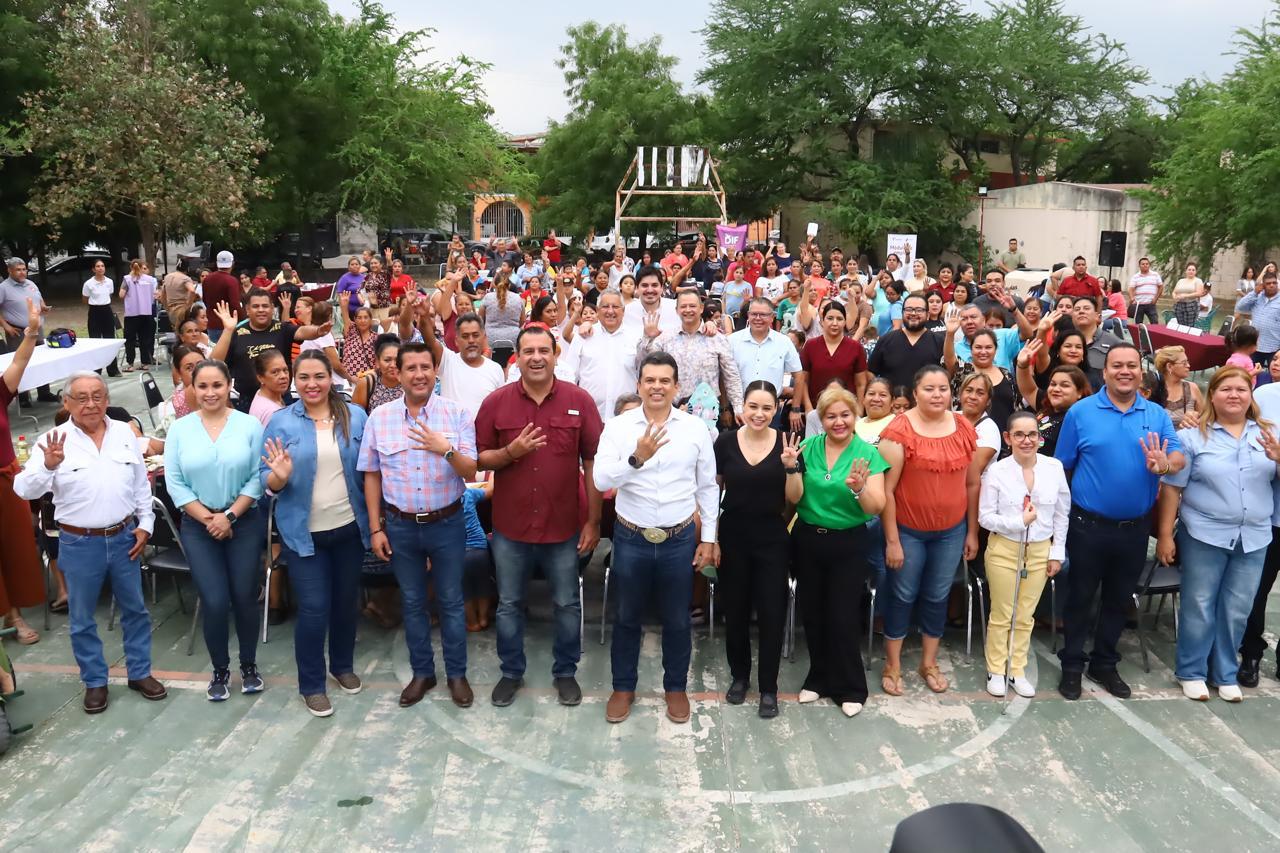 Disfrutan vecinos de la Moderna de divertida Tarde en Familia.