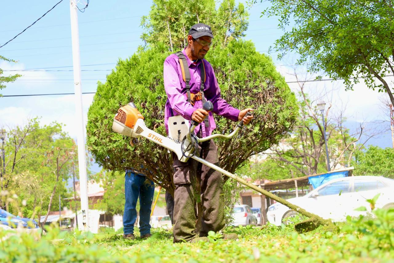 Intenso trabajo de rehabilitación y limpieza de calles y avenidas en la ciudad.