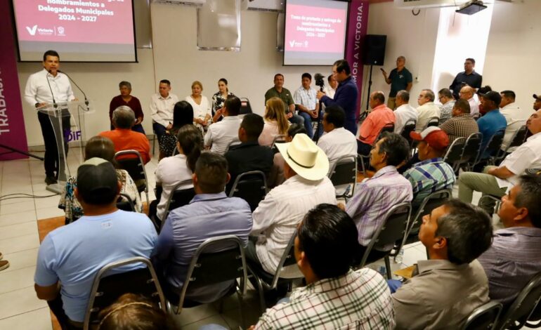 Entrega alcalde nombramientos a delegados ejidales