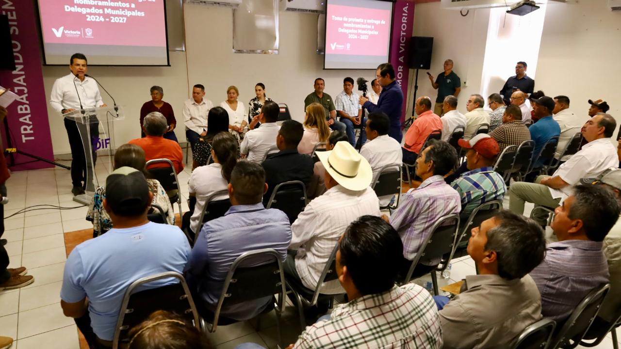 Entrega alcalde nombramientos a delegados ejidales