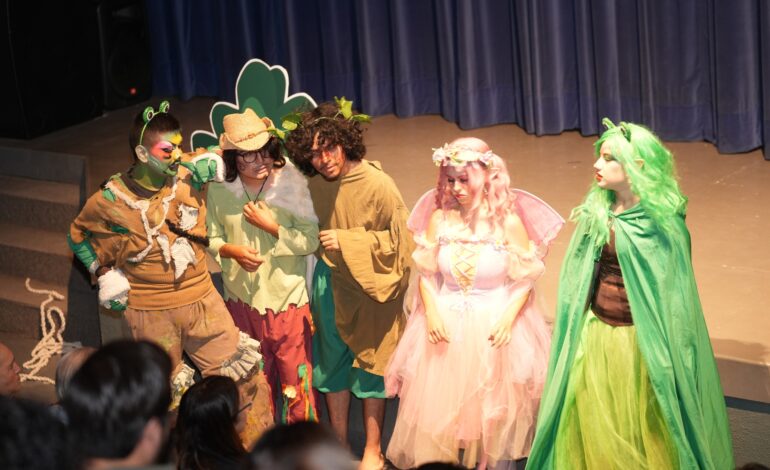 Despliegan estudiantes de la UAT su talento en obra teatral