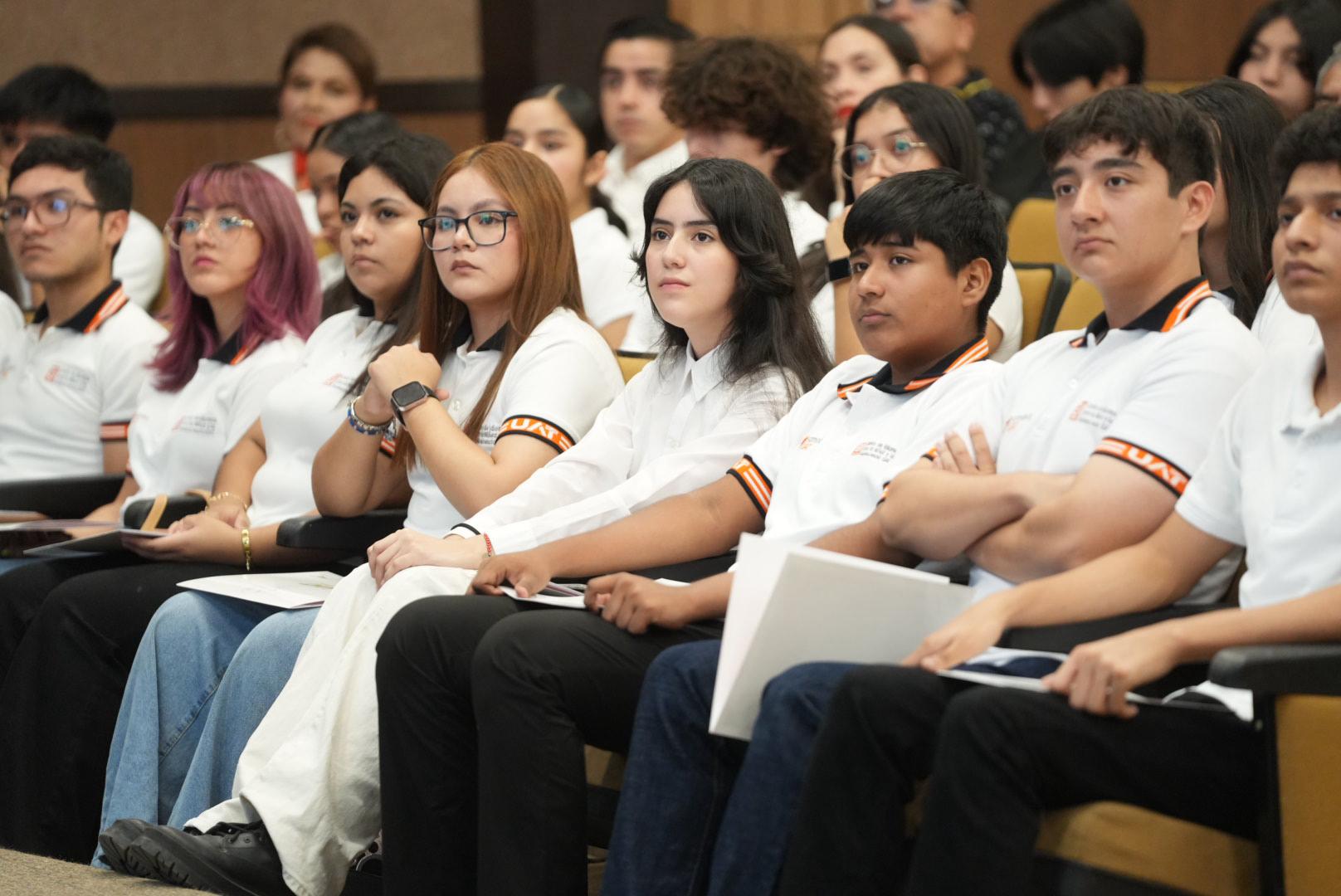 La UAT reafirma excelencia educativa en programas de idiomas