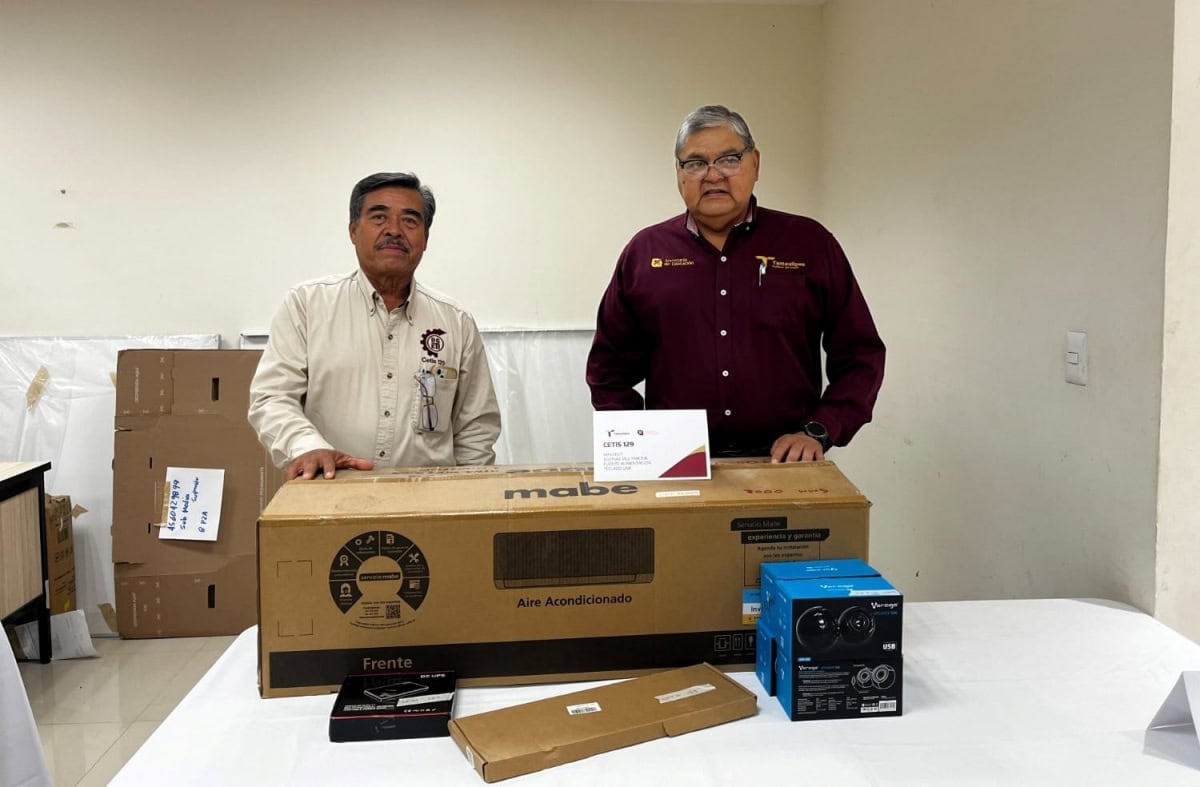 Entrega SET apoyos a estudiantes con discapacidad  de planteles de nivel medio superior