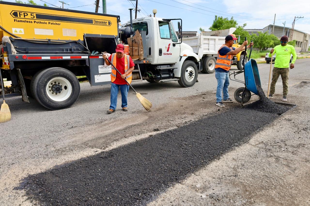 Avanza programa de bacheo en calles de la Capital