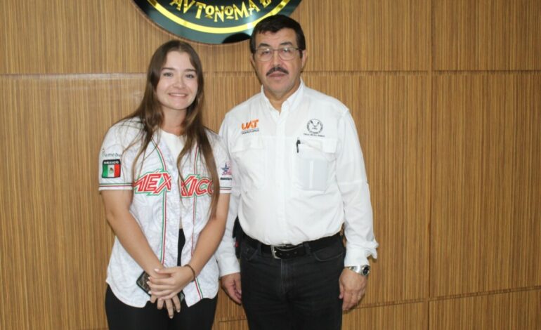 Felicita rector a Edith de Leija por sus éxitos en el béisbol internacional