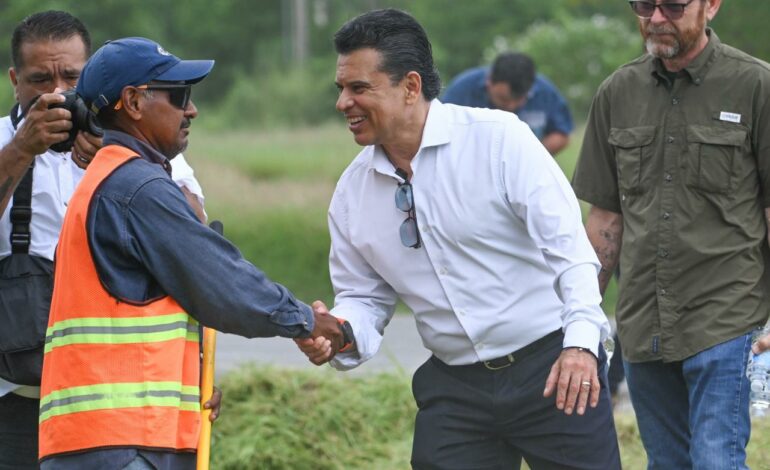 Supervisa alcalde trabajos de limpieza en vialidades