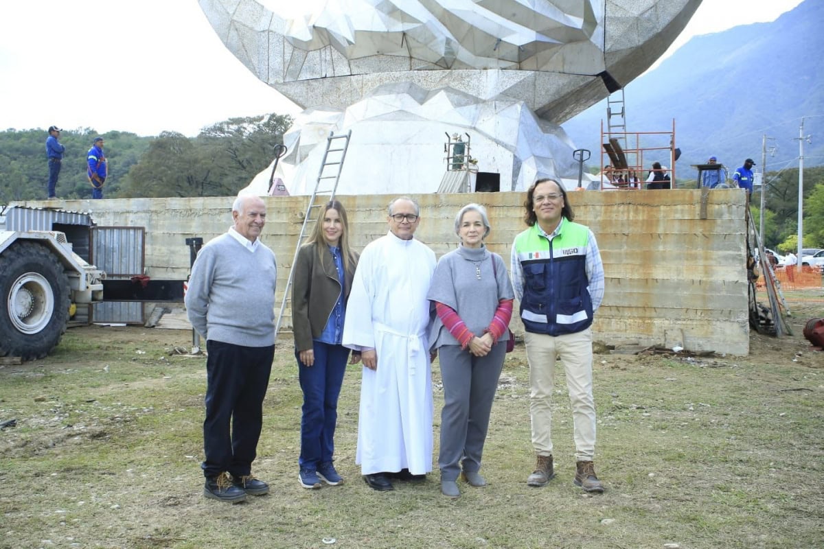 Entrega María de Villarreal las pupilas de la Virgen de la Misericordia