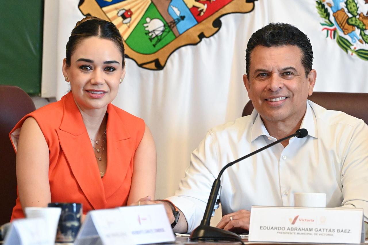 Firma Victoria decálogo contrala violencia hacia las mujeres