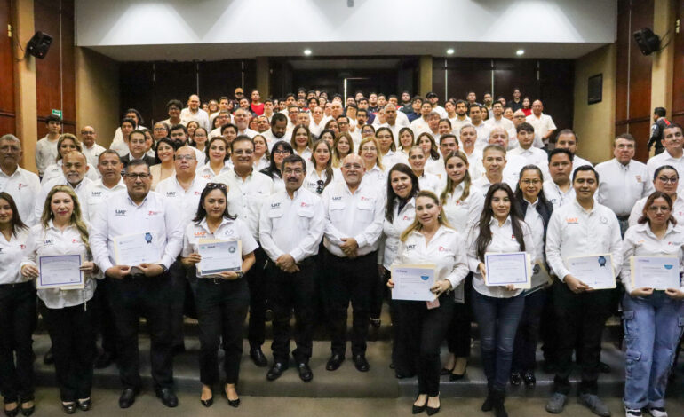 Forma UAT a estudiantes con más competencias para el mercado laboral