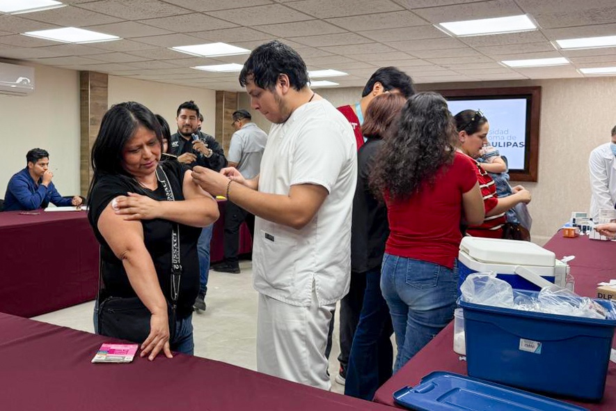 Colabora la UAT con el Sector Salud en jornadas de vacunación