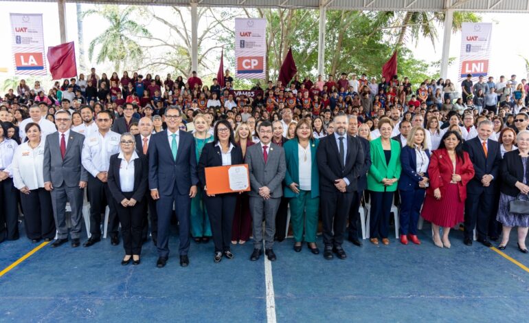 Dra. Laura Jiménez Ferretiz rinde protesta como directora de la FCAT-UAT