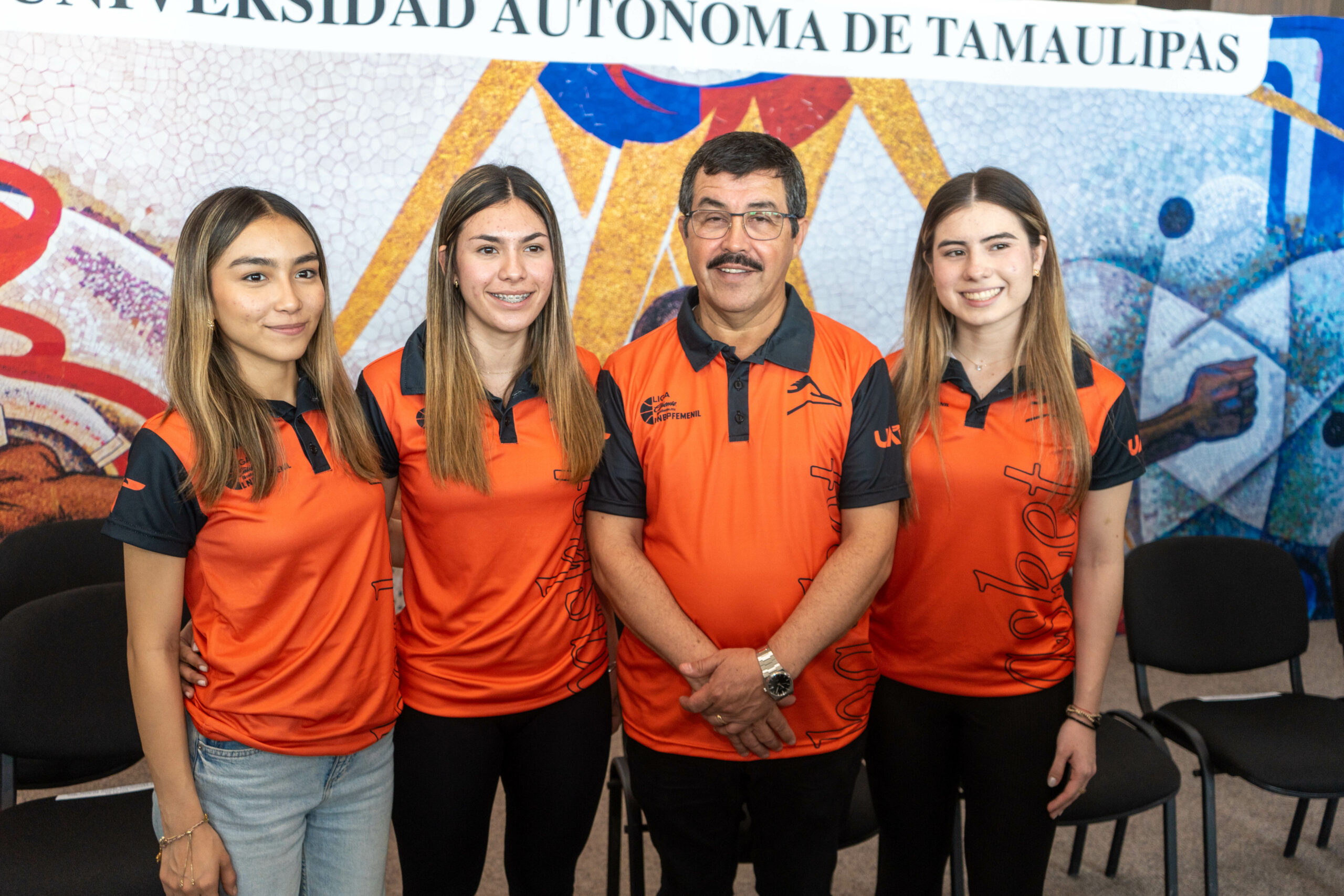 Preside Dámaso Anaya la presentación del CorreBasket Femenil