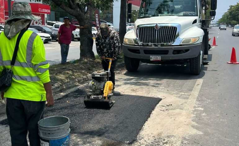 En atención a la indicación de Lalo Gattás, sigue rehabilitación de calles y avenidas