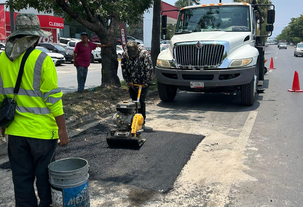 En atención a la indicación de Lalo Gattás, sigue rehabilitación de calles y avenidas
