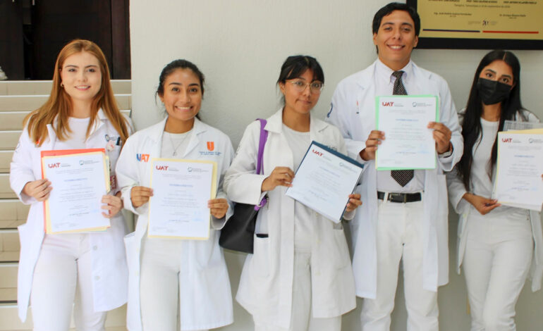 Egresados de Medicina de la UAT obtienen 276 plazas para internado médico